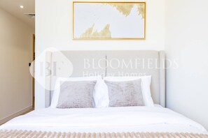 ตู้นิรภัยในห้องพัก, เตารีด/โต๊ะรีดผ้า, Wi-Fi ฟรี