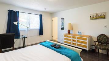 4 bedrooms, iron/ironing board, WiFi, bed sheets