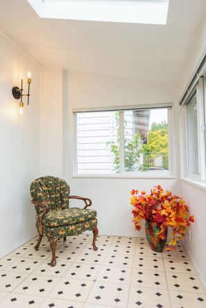 Interior - Cozy Spacious House next to UBC (Vancouver)