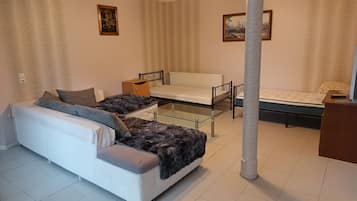 1 habitación, tabla de planchar con plancha, wifi y ropa de cama