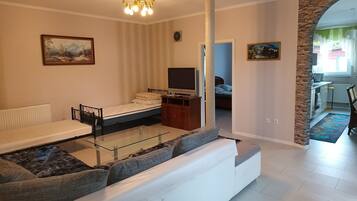 1 sovrum, strykjÀrn/strykbrÀda, wi-fi och sÀngklÀder