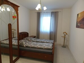 3 bedrooms, iron/ironing board, WiFi, bed sheets