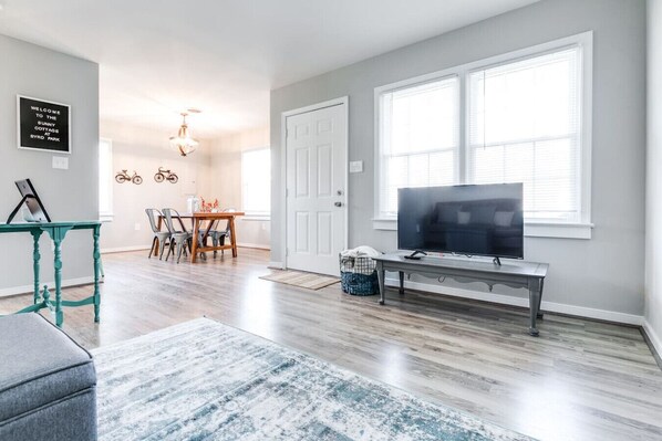 Smart TV - Extended Stay: The Sunny Cottage at Byrd Park! (Richmond)