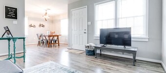 Extended Stay: The Sunny Cottage at Byrd Park!