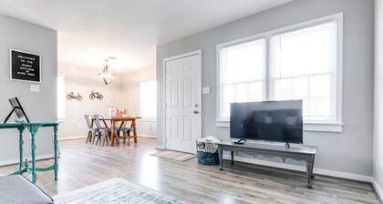 Extended Stay: The Sunny Cottage at Byrd Park!