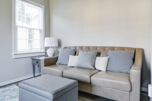 Smart TV - Extended Stay: The Sunny Cottage at Byrd Park! (Richmond)