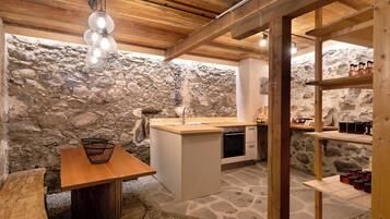 Frigorífic, forn, placa de cuina i cafetera i tetera