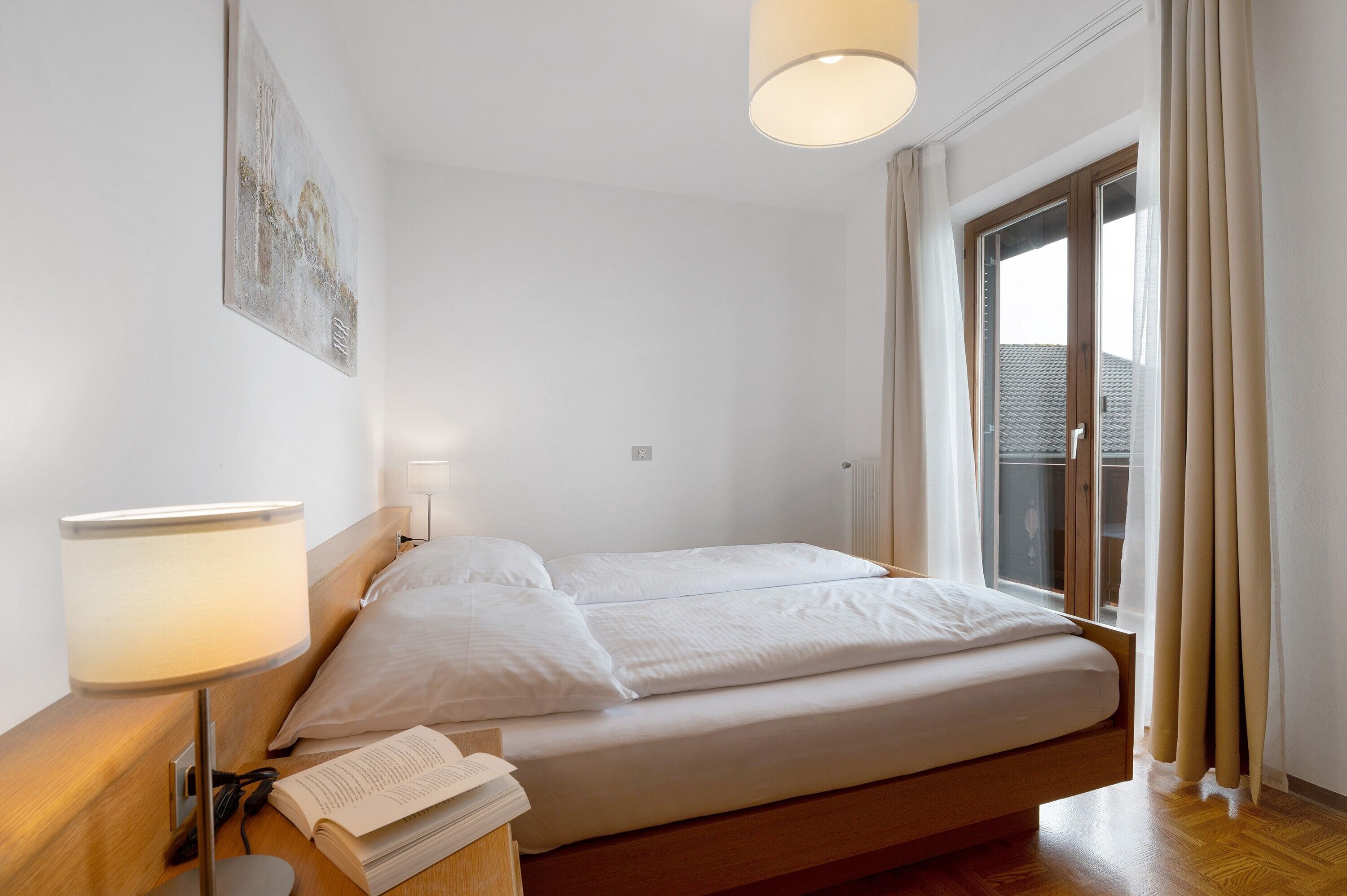 1 bedroom, desk, WiFi, bed sheets