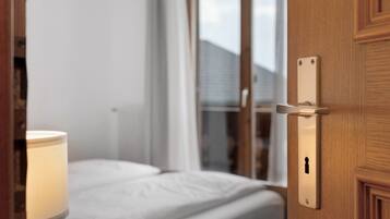 1 Schlafzimmer, Schreibtisch, WLAN, Bettwäsche