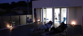 Airport Terrace1 2-story private villa with large roof balcony, sauna, parking, pets, indoor BBQ