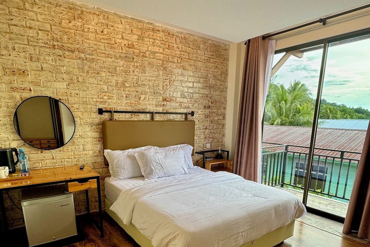 Standard Double Room | Desk, laptop workspace, blackout drapes, iron/ironing board