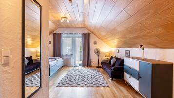 Iron/ironing board, WiFi, bed sheets