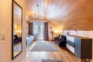 3 habitaciones, tabla de planchar con plancha, wifi y ropa de cama