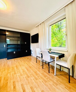 Basic Room | View from room - Garden Villa by Danube  16 Guests (Vienna)