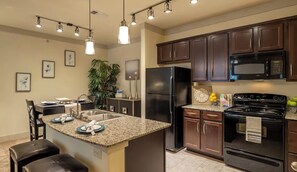 Signature Condo, 2 Bedrooms | Private kitchen - The View at Westover Hill (San Antonio)
