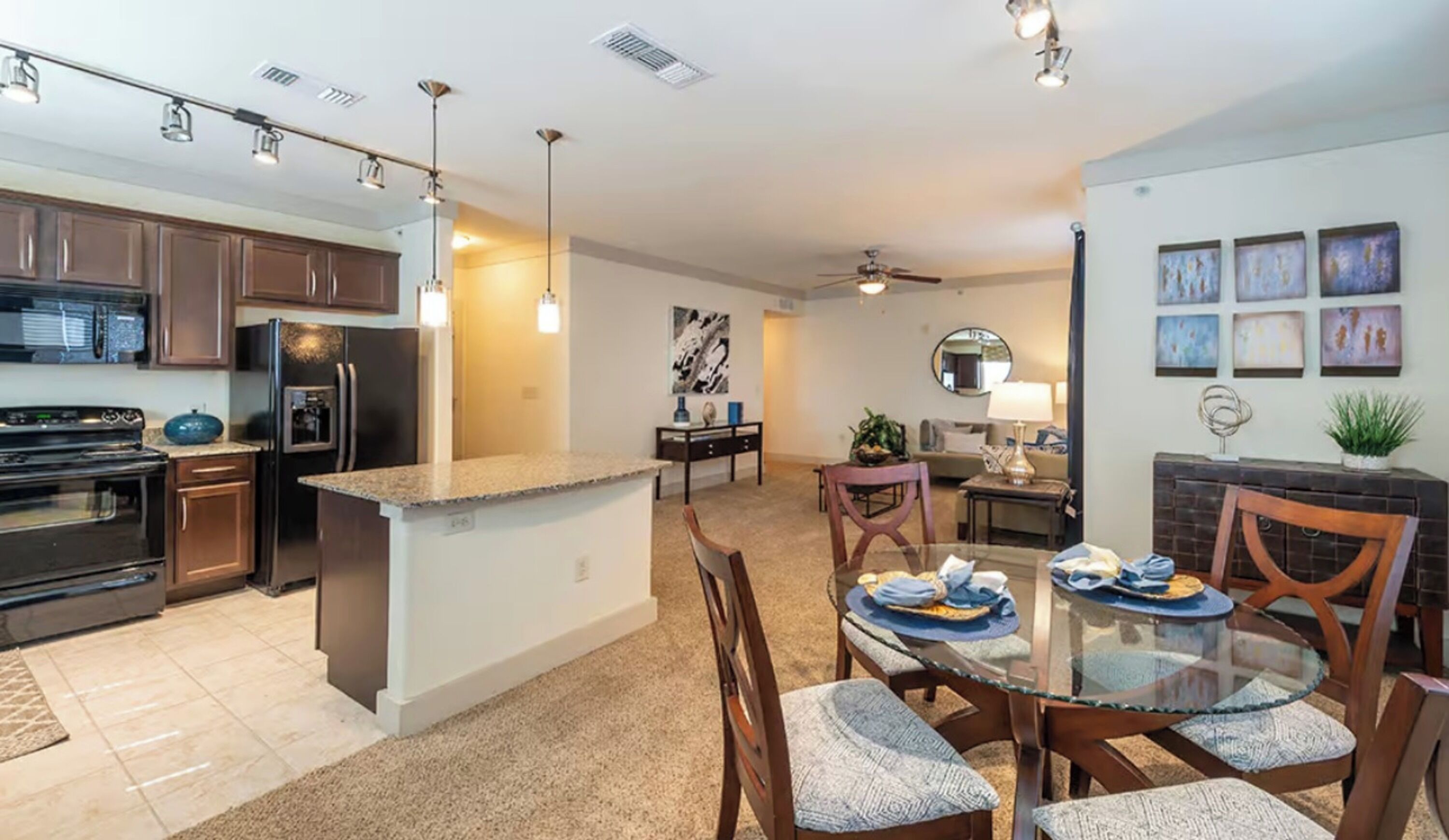 Signature Condo, 2 Bedrooms | In-room dining