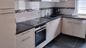 Mikrowelle, Ofen, Herdplatte, Geschirrspüler