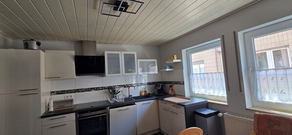 Mikrowelle, Ofen, Herdplatte, Geschirrspüler