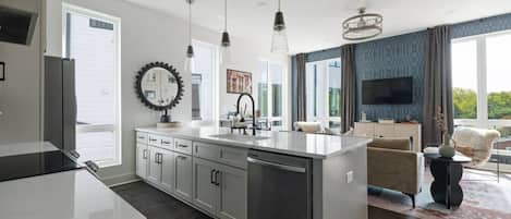 Refrigerador, microondas, horno y parrilla de estufa