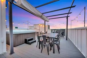 屋外ダイニングエリア