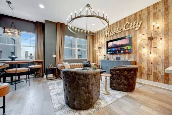 テレビ、卓球台