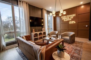 TV, stereo - The Posse at Hydes Ferry (Nashville)