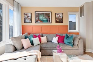 TV, fireplace - Night at the Disco with private rooftop hot (Nashville)