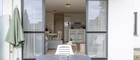 تناول الطعام بالخارج