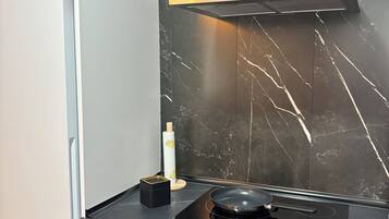 Een magnetron, een oven, een kookplaat