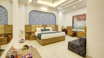 Luxury Double Room | Egyptian cotton sheets, premium bedding, desk, free WiFi