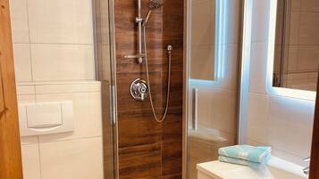 Dusche, Handtücher, Seife, Toilettenpapier