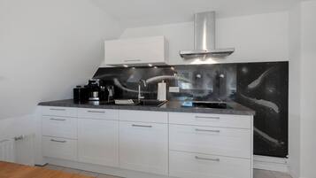 Kühlschrank, Ofen, Herdplatte, Geschirrspüler