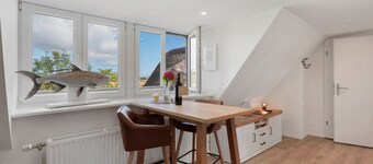 Holiday Apartment 'Ronnie Woodward' with Shared Terrace, Communal Garden and Wi-Fi