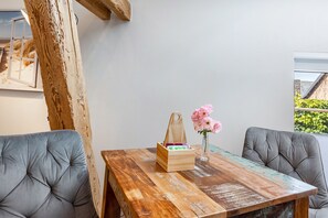 Dining - Studio '8' with Shared Terrace, Wi-Fi and Air Conditioning (Ludwigsfelde)