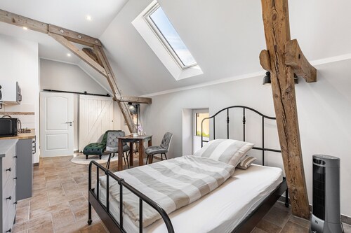 Studio '8' with Shared Terrace, Wi-Fi and Air Conditioning