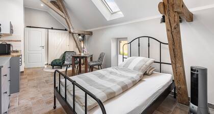 Studio '8' with Shared Terrace, Wi-Fi and Air Conditioning