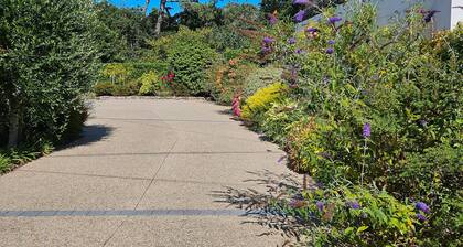 Guest Rooms 'La Trinité-sur-mer' with Private Terrace, Shared Garden and Wi-Fi