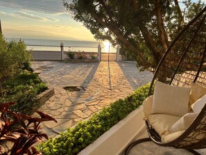 Terrace/patio - Sea front house & garden, Oropos (Oropos)