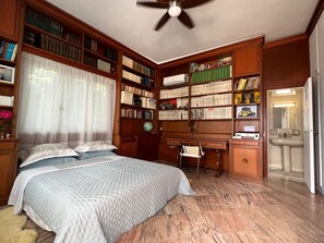 2 室のベッド��ルーム、アイロン / アイロン台、WiFi、ベッドシーツ