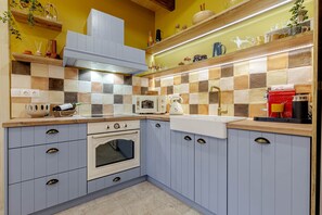 Fridge, microwave, oven, dishwasher