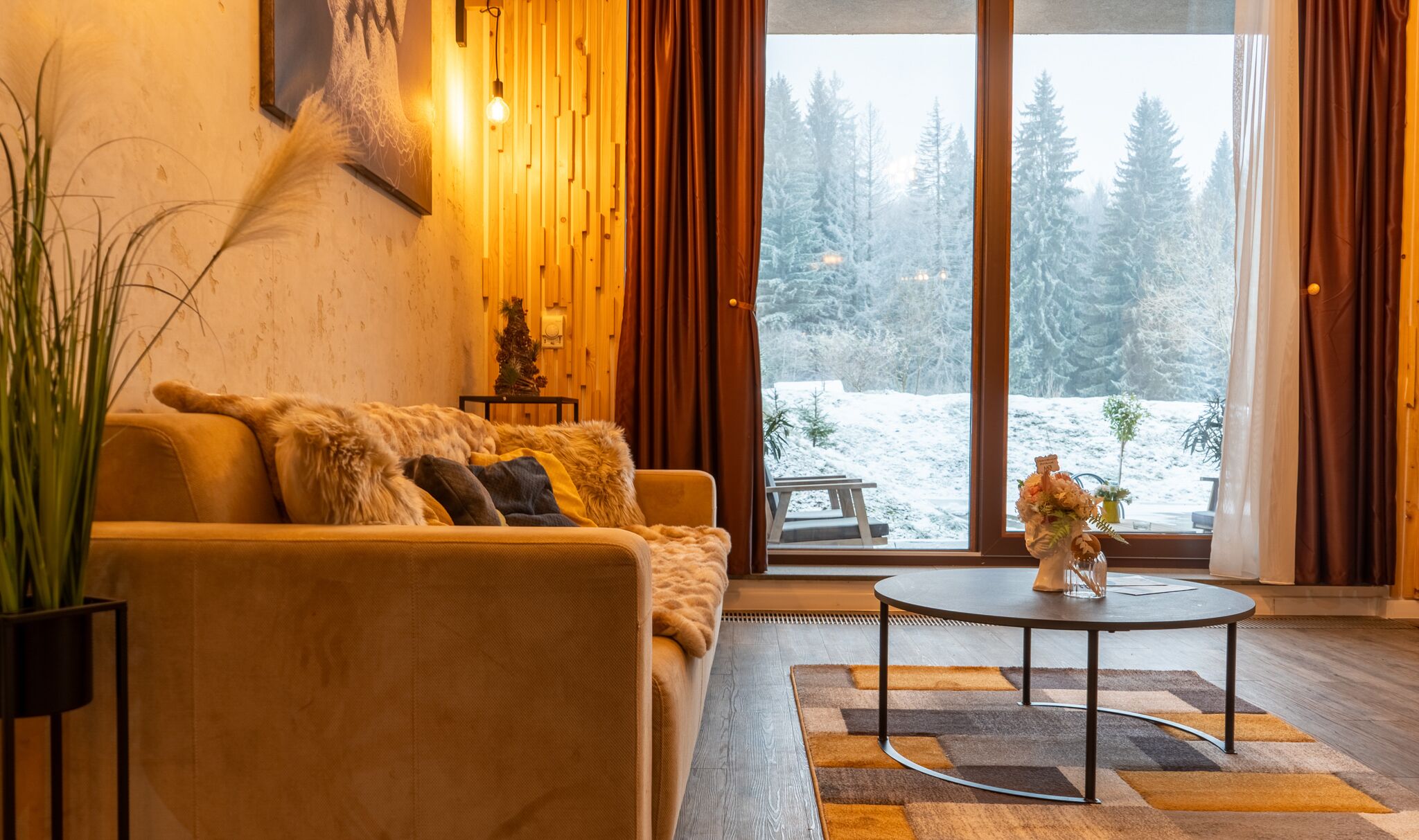 Apartemen Deluks, balkon, pemandangan gunung | Area keluarga | Smart TV 125-cm dengan saluran TV kabel, Netflix, dan layanan streaming