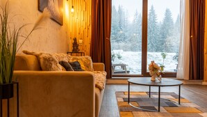 Apartemen Deluks, balkon, pemandangan gunung | Area keluarga