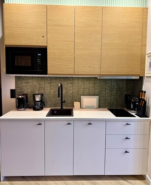 Microwave, stovetop, dishwasher, coffee/tea maker