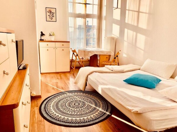 1 bedroom, WiFi, bed sheets