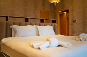 6 chambres, fer et planche à repasser, Wi-Fi, draps fournis