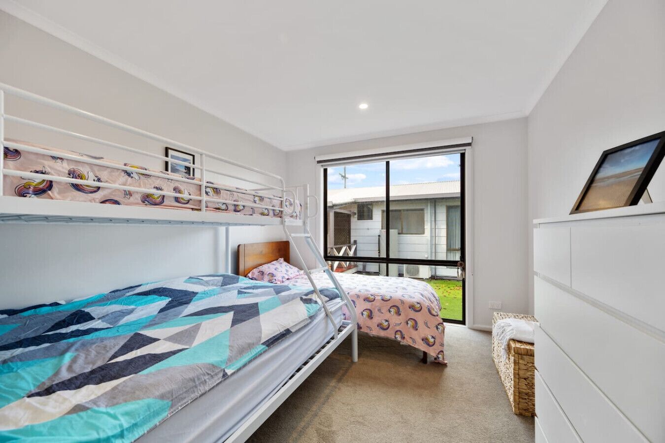 5 bedrooms, WiFi, bed sheets