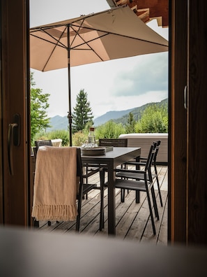 Outdoor dining - Venez Chez Vous Le Chalet du Signal (Dingy-Saint-Clair)