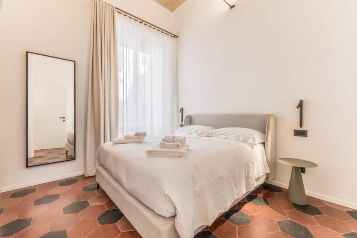 Comfort Double or Twin Room | In-room safe, desk, laptop workspace, iron/ironing board
