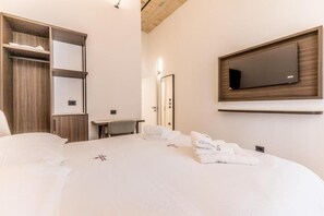 Caja fuerte, escritorio, espacio para trabajar con un portátil