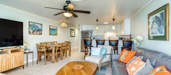 Beachfront Penthouse w/ 3 Lanais on O’ahu!
